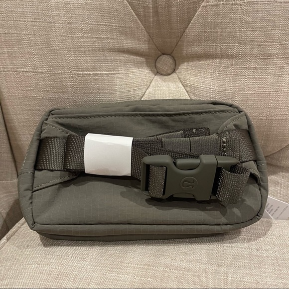 NWT Lululemon Everywhere Mini Belt Bag - Carob Brown - Picture 8 of 9